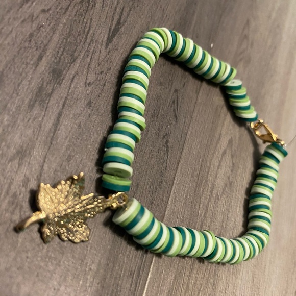 Accessories - Alternated green colored bracelet with maple leaf charm !